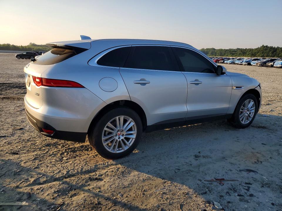Photo 3 from auction – 2018 JAGUAR F-PACE with VIN SADCK2FN8JA255260