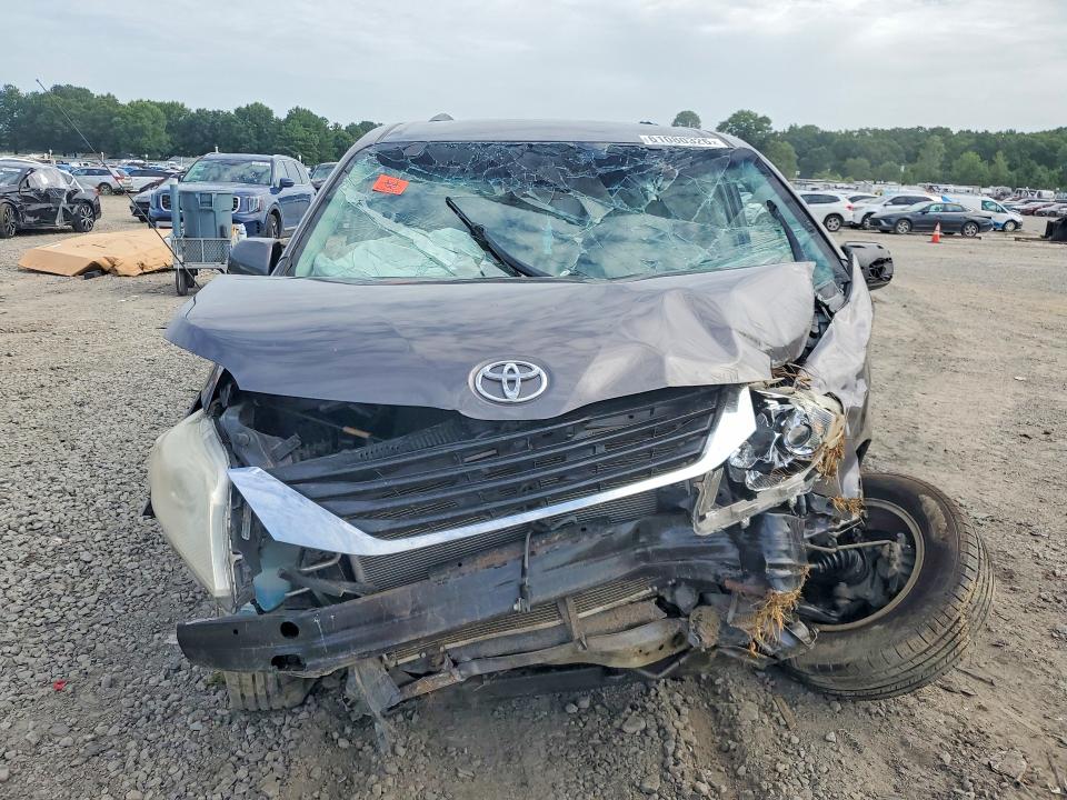 Photo 5 from auction – 2013 TOYOTA SIENNA with VIN 5TDKK3DC3DS366126