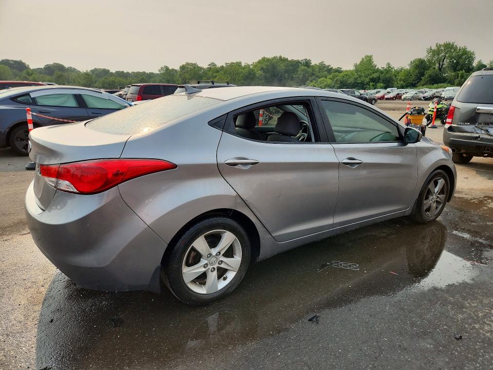 Photo 3 from auction – 2012 HYUNDAI ELANTRA with VIN KMHDH4AE5CU320922