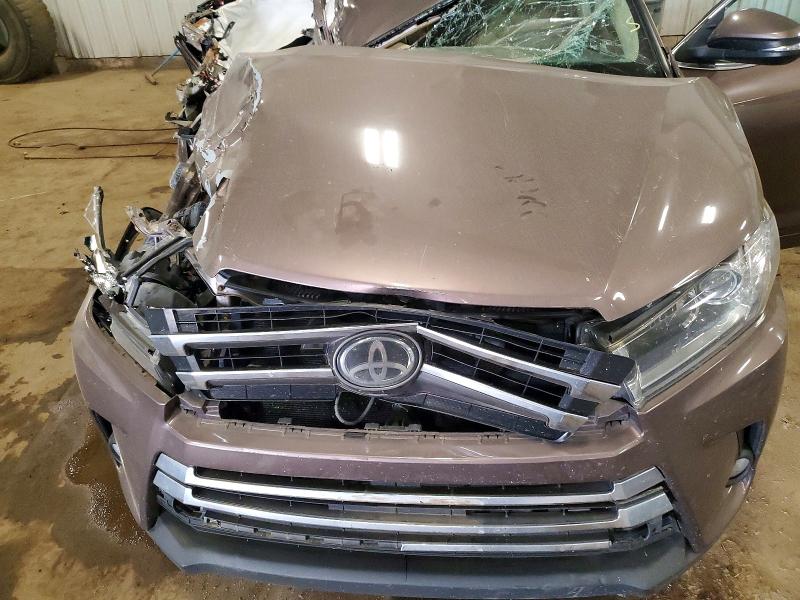 Снимка 11 от търг – 2017 TOYOTA HIGHLANDER с VIN 5TDJZRFH5HS358909