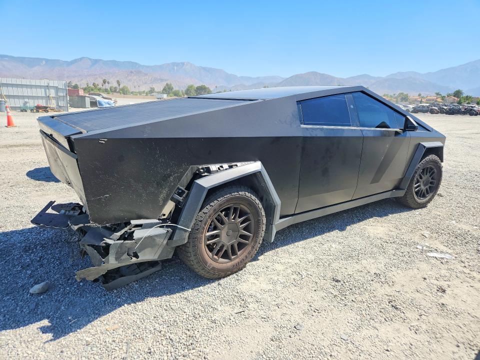 Photo 3 from auction – 2024 TESLA CYBERTRUCK with VIN 7G2CEHED5RA043797