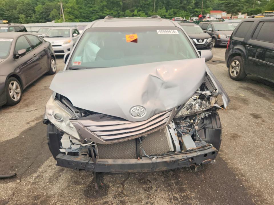 Photo 5 from auction – 2017 TOYOTA SIENNA with VIN 5TDYZ3DC6HS851405