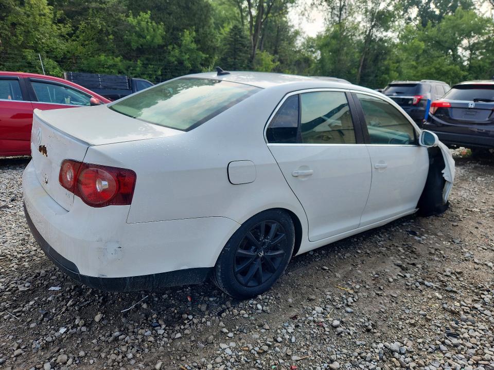 Photo 3 from auction – 2010 VOLKSWAGEN JETTA with VIN 3VWRX7AJ1AM054602