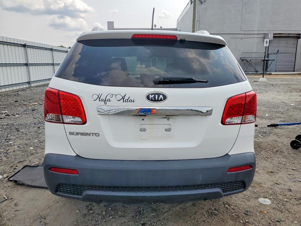 Photo 6 from auction – 2011 KIA SORENTO with VIN 5XYKTDA23BG178439