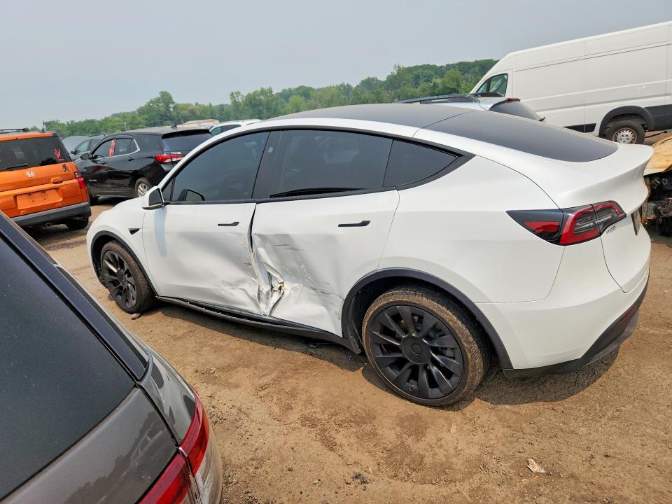 Снимка 2 от търг – 2023 TESLA MODEL Y с VIN 7SAYGDEE3PF863643