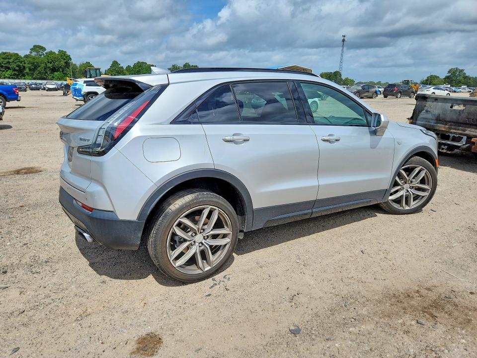 Photo 3 from auction – 2019 CADILLAC XT4 with VIN 1GYFZER45KF229402