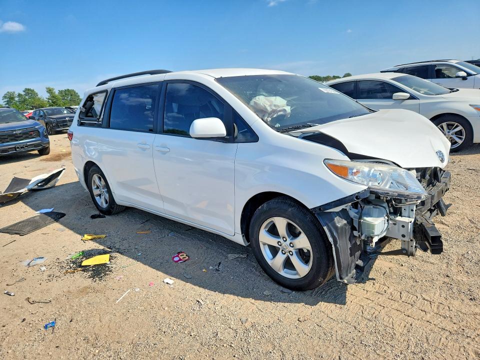 Photo 4 from auction – 2015 TOYOTA SIENNA with VIN 5TDKK3DC2FS620671