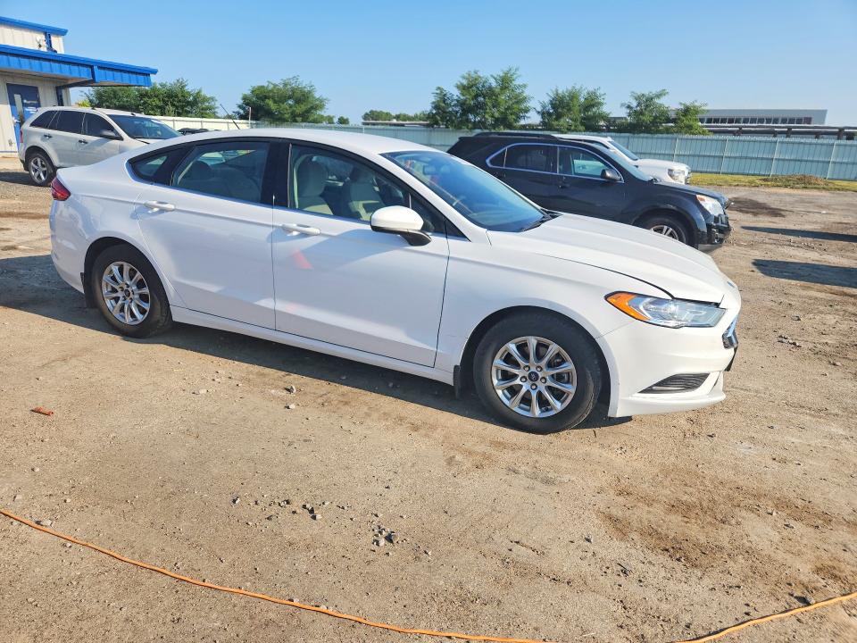 Photo 4 from auction – 2017 FORD FUSION with VIN 3FA6P0G73HR372359
