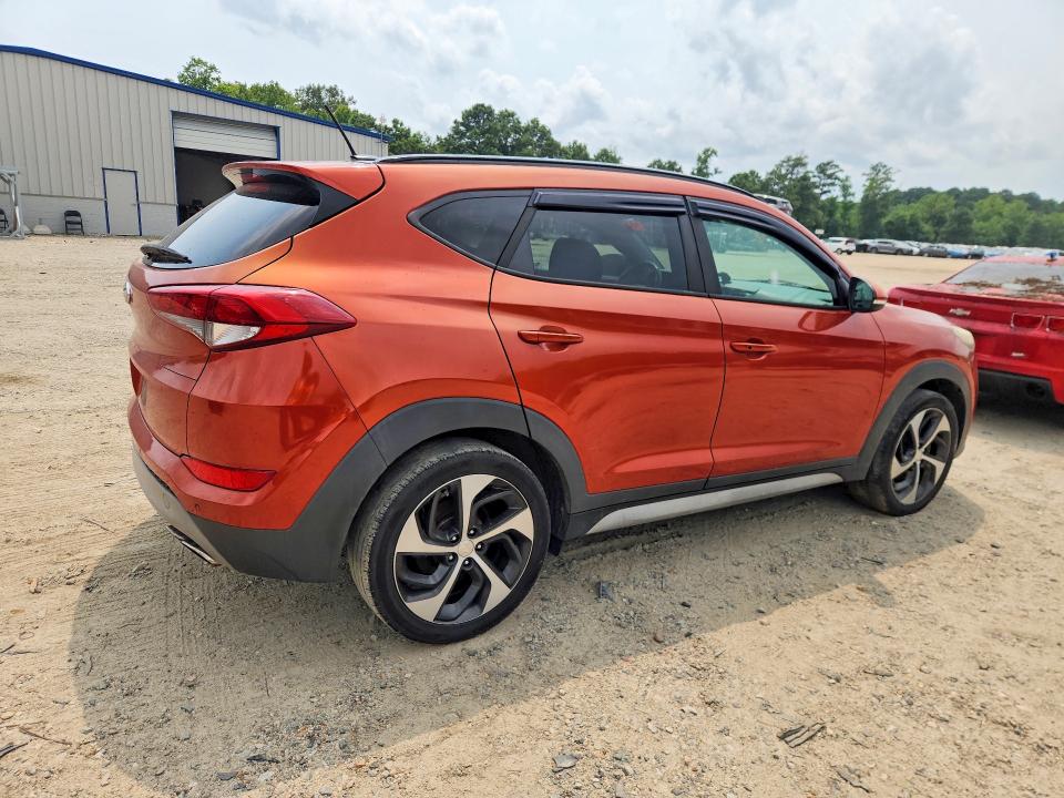 Photo 3 from auction – 2017 HYUNDAI TUCSON with VIN KM8J33A24HU560732