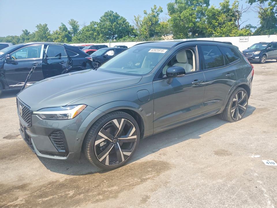 VOLVO XC60 2026 with VIN YV4H60RM4T1300577 - Photo from auction