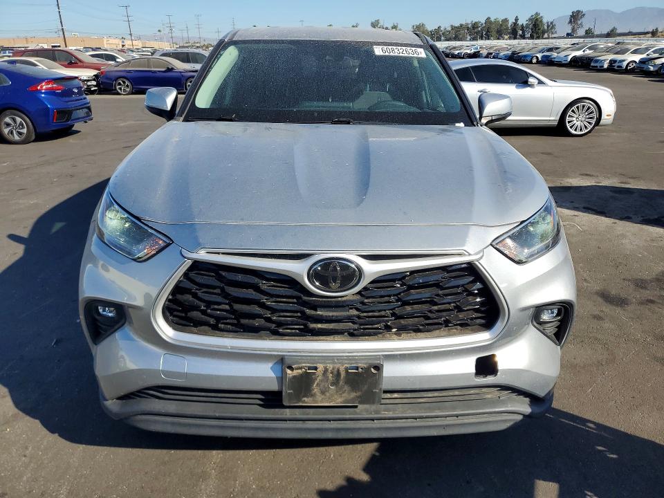 Photo 5 from auction – 2021 TOYOTA HIGHLANDER with VIN 5TDZZRAHXMS041342