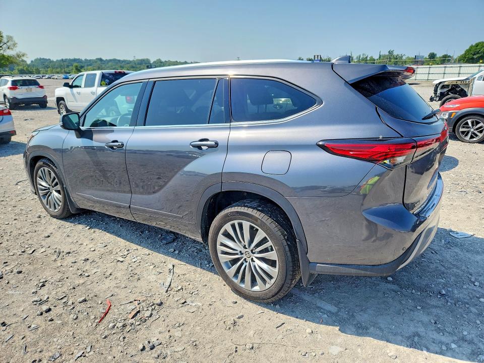 Photo 2 from auction – 2021 TOYOTA HIGHLANDER with VIN 5TDFZRBH4MS147514