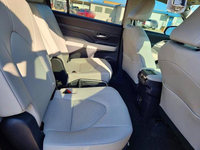 Photo 11 from auction – 2026 TOYOTA GRAND HIGHLANDER with VIN 5TDAAAA50TS045359