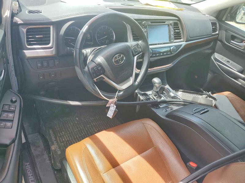Photo 8 from auction – 2018 TOYOTA HIGHLANDER with VIN 5TDDZRFH3JS882353