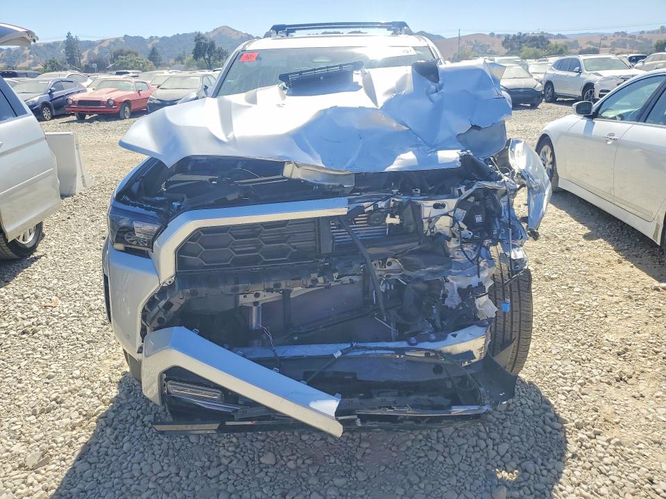 Zdjęcie 5 z aukcji – 2025 TOYOTA 4RUNNER z VIN JTEVA5BR0S5071275