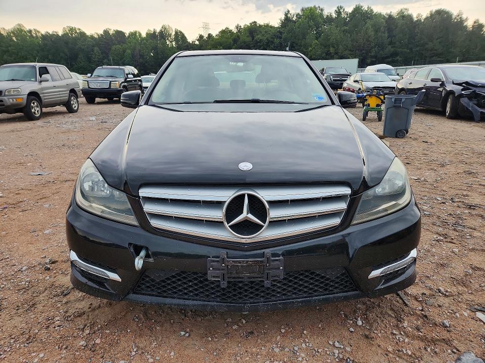 Photo 5 from auction – 2013 MERCEDES-BENZ C with VIN WDDGF8AB2DR279129