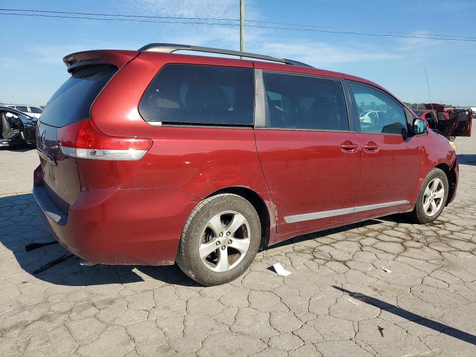 Photo 3 from auction – 2013 TOYOTA SIENNA with VIN 5TDKK3DC2DS369549