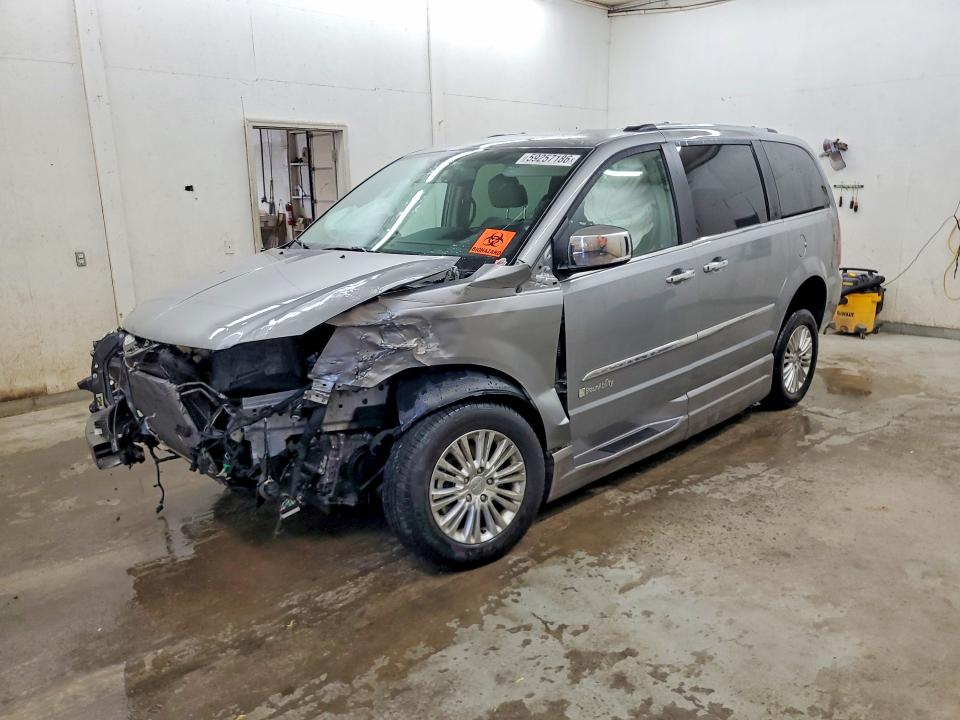 2015 CHRYSLER TOWN & COUNTRY - Търг №59257186