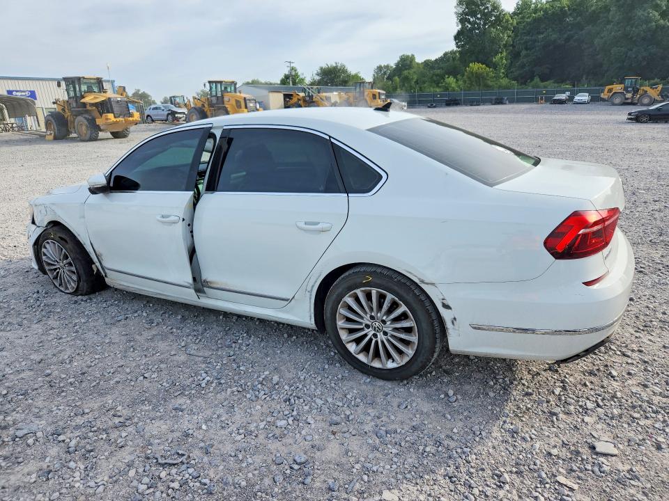 Снимка 2 от търг – 2017 VOLKSWAGEN PASSAT с VIN 1VWBT7A37HC003454