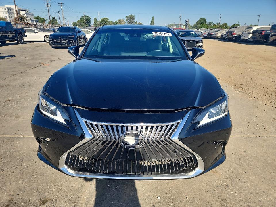 Photo 5 from auction – 2019 LEXUS ES with VIN 58AB21B16KU003872