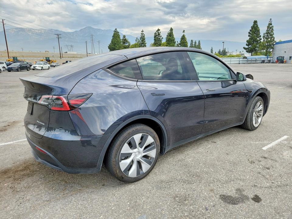 Photo 3 from auction – 2024 TESLA MODEL Y with VIN 7SAYGDEE2RF064620