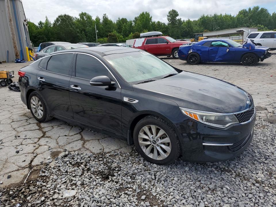 Photo 4 from auction – 2018 KIA OPTIMA with VIN 5XXGU4L35JG192323