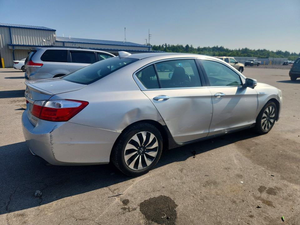 Photo 3 from auction – 2015 HONDA ACCORD with VIN 1HGCR6F36FA002251