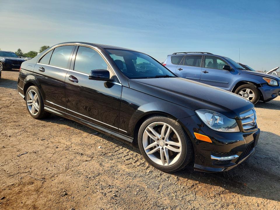 Photo 4 from auction – 2013 MERCEDES-BENZ C with VIN WDDGF8AB7DR283645