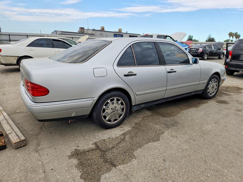 Photo 3 from auction – 1999 MERCEDES-BENZ E with VIN WDBJF65H9XA904596