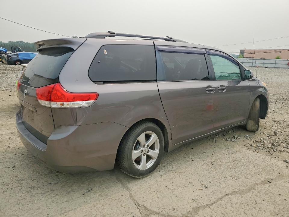 Photo 3 from auction – 2011 TOYOTA SIENNA with VIN 5TDKK3DC2BS126241