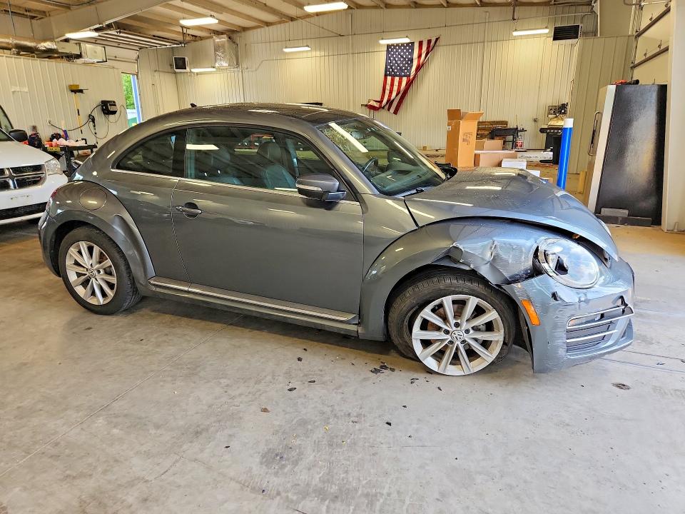 Photo 4 from auction – 2018 VOLKSWAGEN BEETLE with VIN 3VWJD7AT8JM712892
