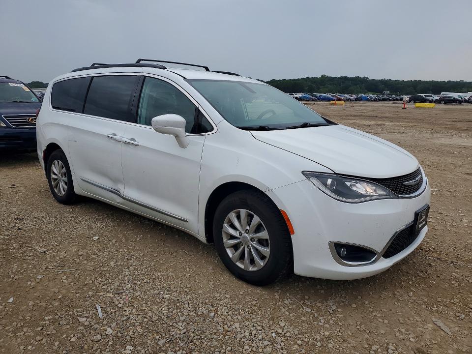 Photo 4 from auction – 2017 CHRYSLER PACIFICA with VIN 2C4RC1BG9HR584205