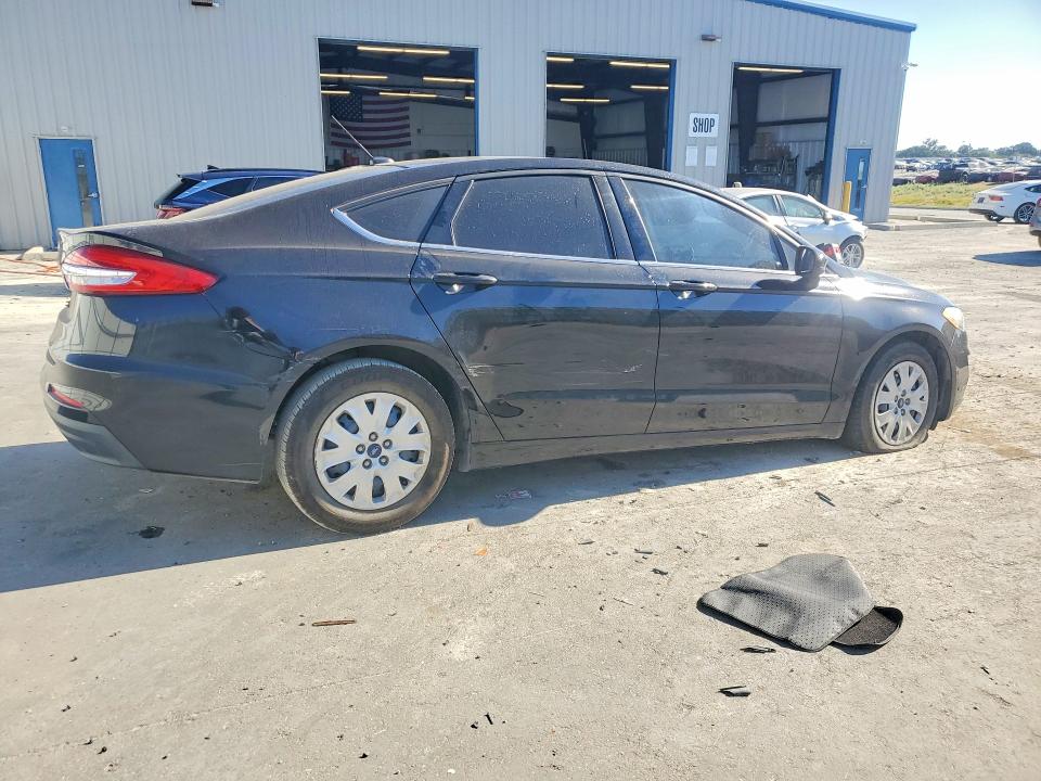 Zdjęcie 3 z aukcji – 2019 FORD FUSION z VIN 3FA6P0G70KR178556