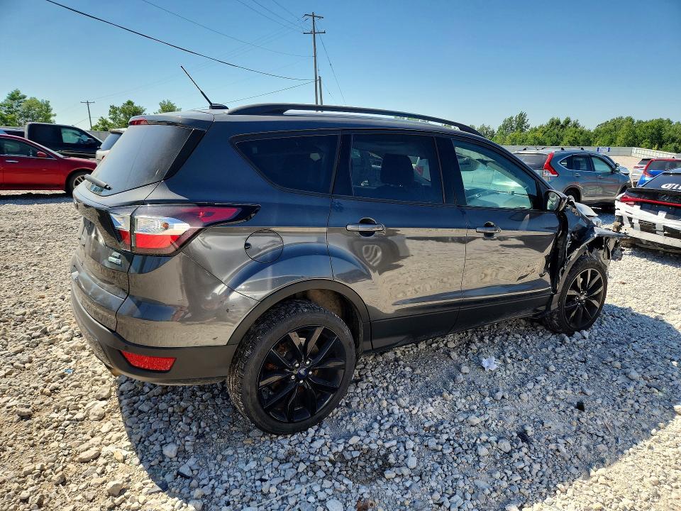 Photo 3 from auction – 2017 FORD ESCAPE with VIN 1FMCU9G9XHUE91445