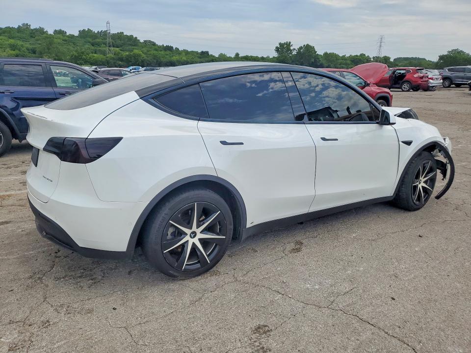 Photo 3 from auction – 2016 TESLA MODEL Y with VIN 5YJYGDEE4MF076015