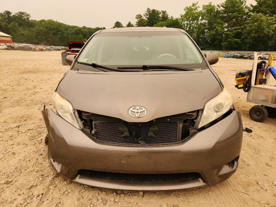 Photo 5 from auction – 2013 TOYOTA SIENNA with VIN 5TDKK3DC6DS300931