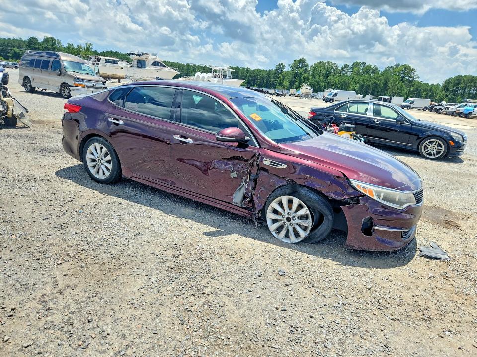 Photo 4 from auction – 2017 KIA OPTIMA with VIN 5XXGU4L3XHG142804
