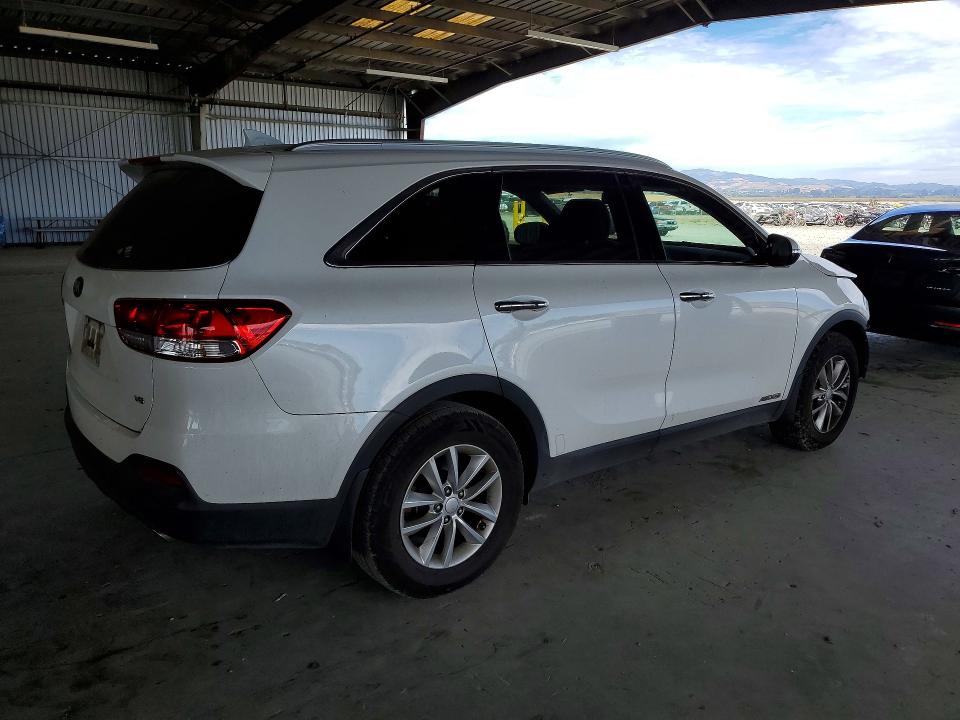 Photo 3 from auction – 2016 KIA SORENTO with VIN 5XYPGDA59GG173984