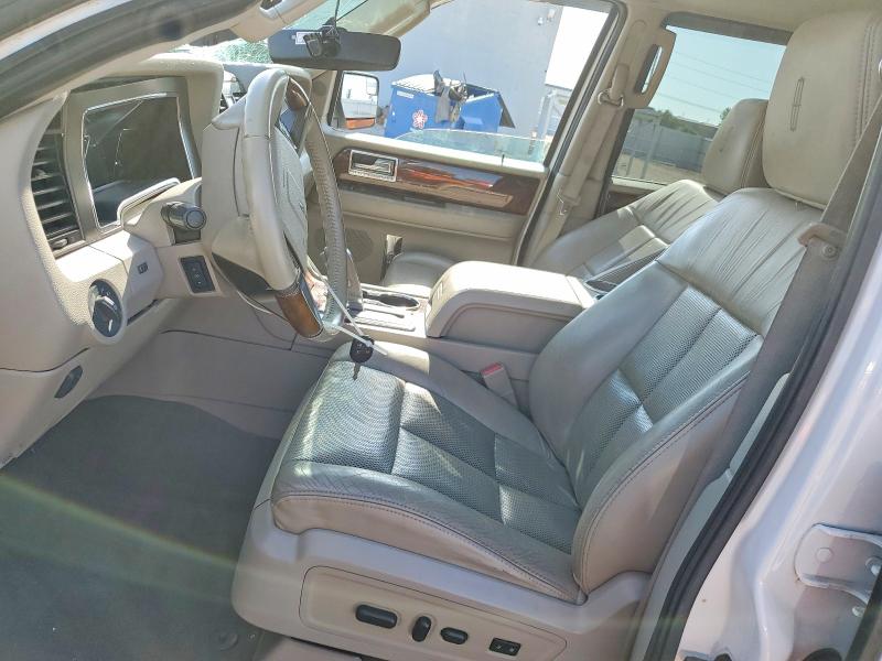 Photo 7 from auction – 2013 LINCOLN NAVIGATOR with VIN 5LMJJ2J51DEL02549