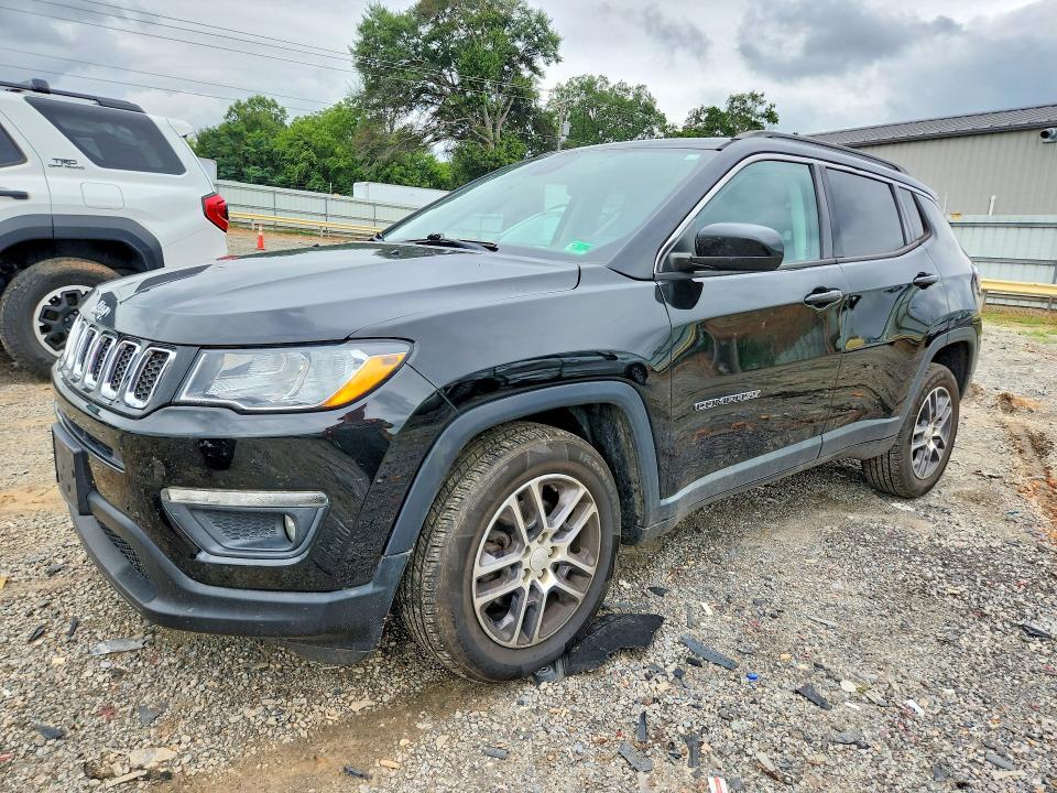 JEEP COMPASS 2018 with VIN 3C4NJDBBXJT161565 - Photo from auction