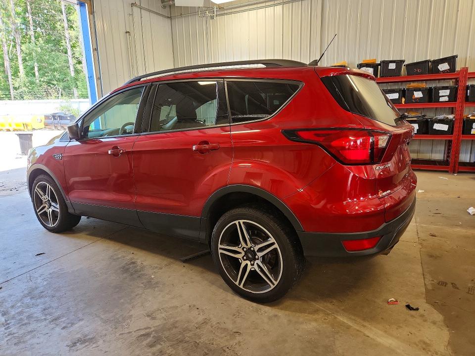 Photo 2 from auction – 2019 FORD ESCAPE with VIN 1FMCU9HD6KUB04089
