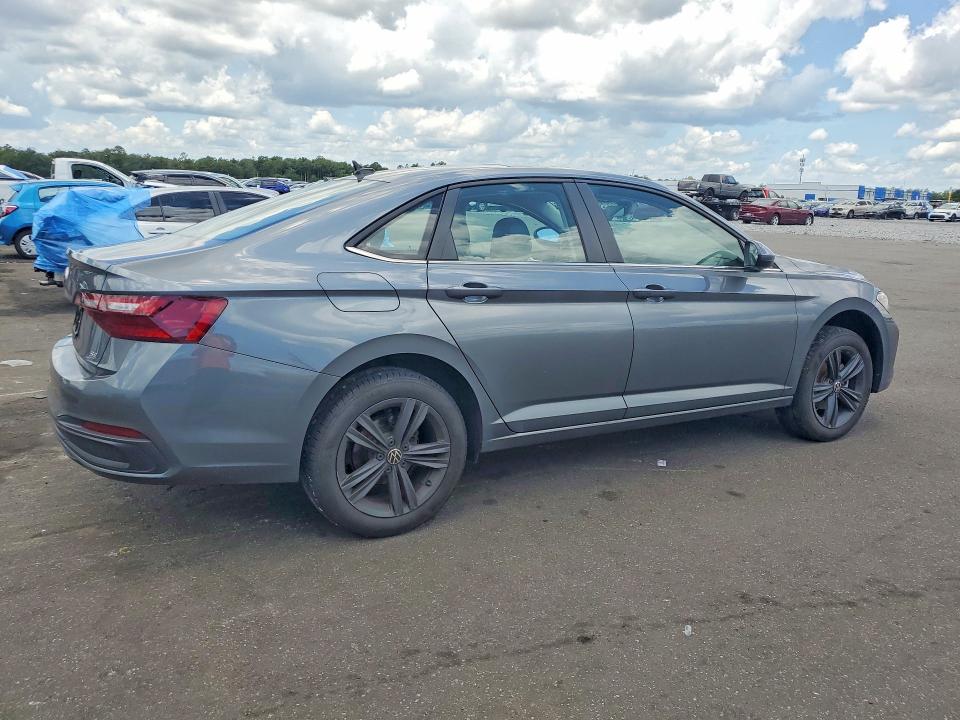 Photo 3 from auction – 2024 VOLKSWAGEN JETTA with VIN 3VW7M7BU8RM016935