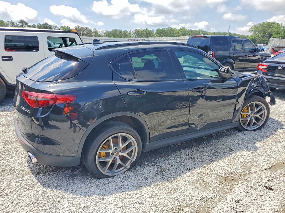 Photo 3 from auction – 2018 ALFA ROMEO STELVIO with VIN ZASFAKNN5J7B66957