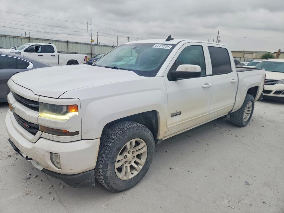 CHEVROLET SILVERADO 2018 with VIN 3GCUKRECXJG486865 - Photo from auction