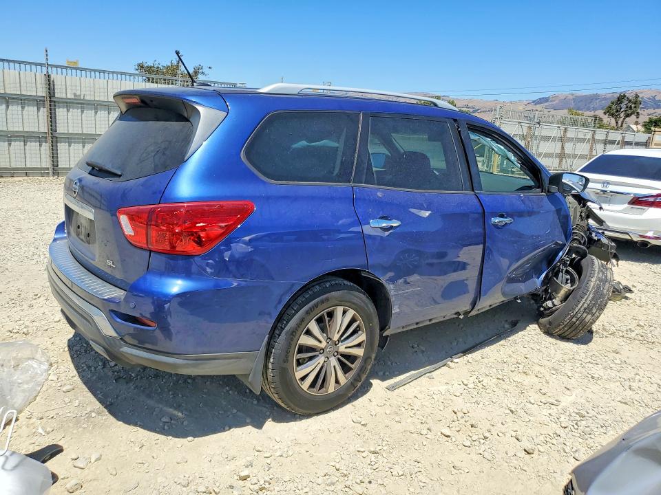 Photo 3 from auction – 2018 NISSAN PATHFINDER with VIN 5N1DR2MN5JC655291