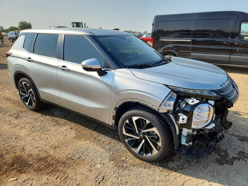 Photo 4 from auction – 2024 MITSUBISHI OUTLANDER with VIN JA4J4VA82RZ056325