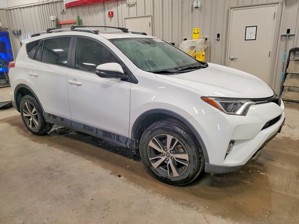 Photo 4 from auction – 2017 TOYOTA RAV4 with VIN JTMRFREV0HD218586