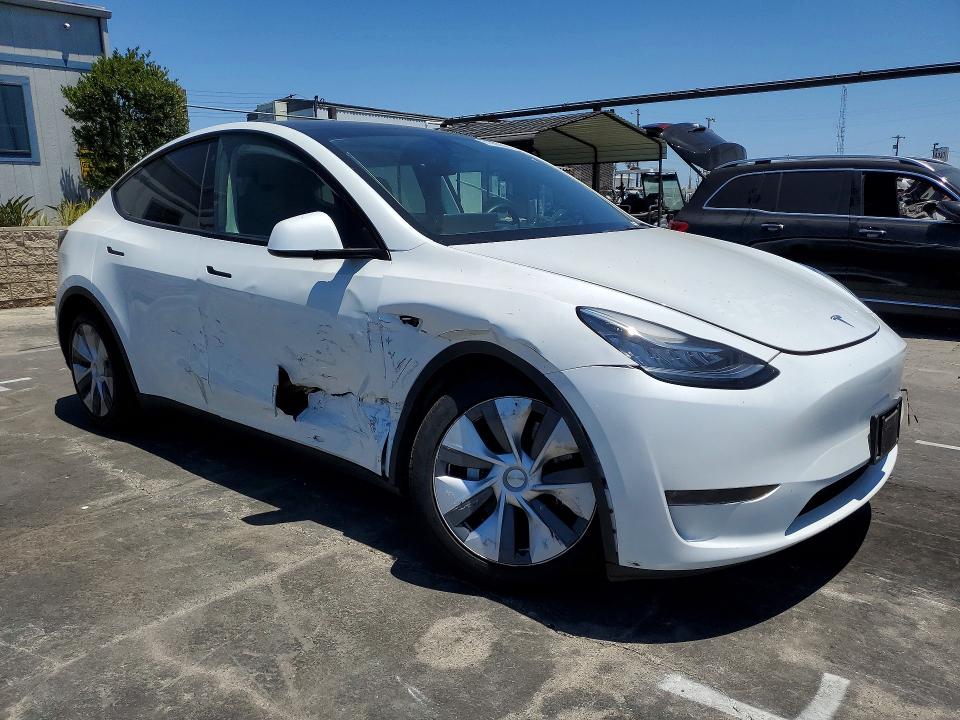 Photo 4 from auction – 2023 TESLA MODEL Y with VIN 7SAYGDEE6PA040542