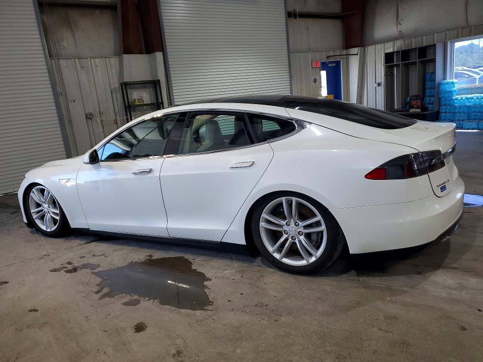 Photo 2 from auction – 2014 TESLA MODEL S with VIN 5YJSA1H12EFP45883