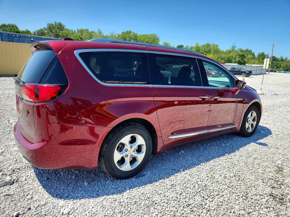 Photo 3 from auction – 2017 CHRYSLER PACIFICA with VIN 2C4RC1EG3HR510595